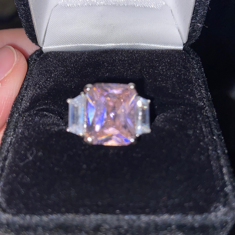 Pink ice ring